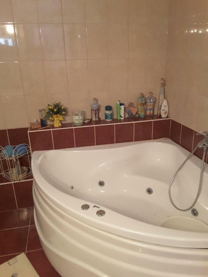 דירות Kano Ibolya Apartman מראה חיצוני תמונה